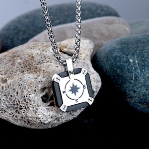 Customized Men&#39;s Compass Necklace, Engraved Husband Gift, Personalized Necklace for Men, Gift For Boyfriend, Gift For Dad, Anniversary Gift