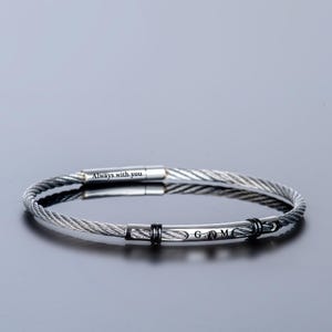 Pulsera minimalista grabada personalizada, brazalete de acero para hombre, regalo personalizado para esposo, regalo para el Día del Padre, pulsera elegante para hombre.