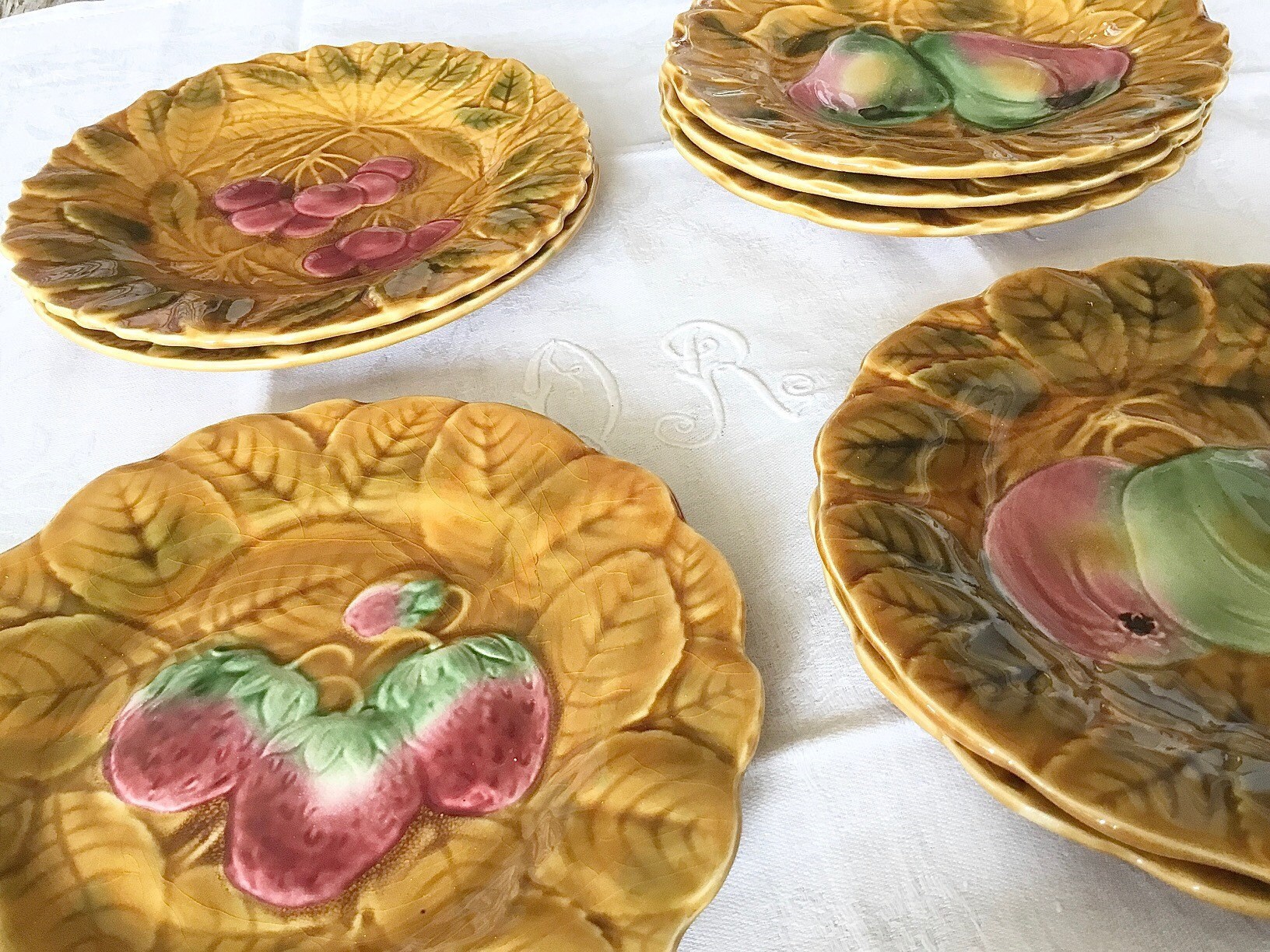 Français S/8 Barbotine Assiettes de Fruits