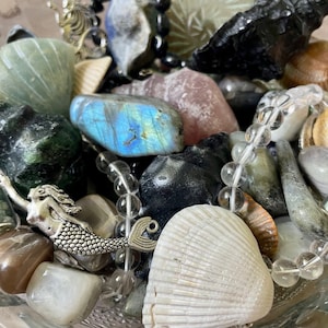 Siren Sea Witch Mermaid Crystal Confetti Mystery Lucky Scoop Shell Carvings Bracelet Keychains Tumbles