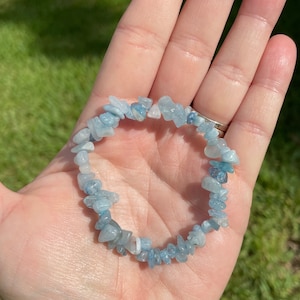 Blue Lace Agate Crystal Elastic Chip Bracelet Calm Communication Peace