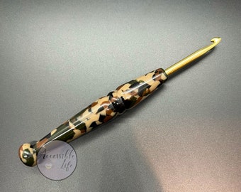 5.0mm Camouflage Ergonomic Crochet Hook - Camo Crochet Hook Handle with a Tapered 5.0 Boye Crochet Hook
