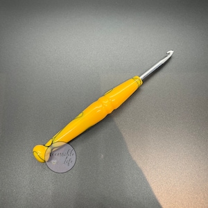 5.0mm Yellow and Black Ergonomic Crochet Hook - Hand Turned Unique Ergonomic Crochet Hook Handle with a Aluminum Tapered Crochet Hook