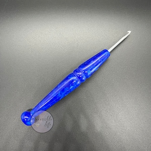 3.0mm Blue Egg Shell Ergonomic Crochet Hook - Hand Turned Unique Ergonomic Crochet Hook Handle with a Silver Coloured Tapered Crochet Hook