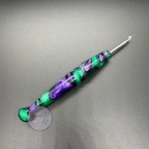 3.0mm Ergonomic Crochet Hook - Purple and Green Hand Turned Ergonomic Crochet Hook Handle with a Aluminum Tapered Crochet Hook