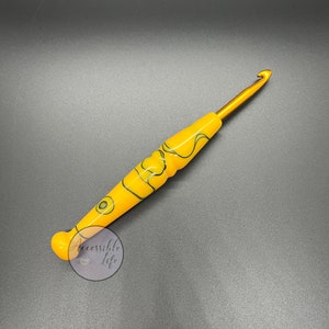 6.0mm Yellow and Black Ergonomic Crochet Hook - Hand Turned Unique Ergonomic Crochet Hook Handle with a Aluminum Tapered Crochet Hook