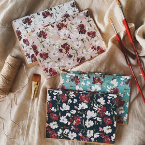 Jeu de 4 cartes de voeux florales/Jeu de cartes vierges faites main/Cartes de voeux vierges florales/Carte à motifs floraux/Carte de voeux élégante/Enveloppe pour cartes
