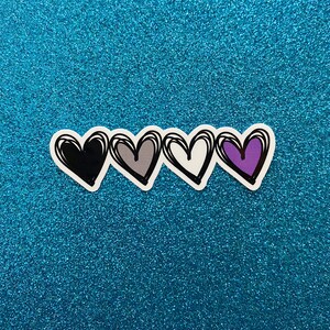 Puede incluir: Cuatro corazones negros delineados en una fila, con el primer coraz&oacute;n relleno de negro, el segundo coraz&oacute;n relleno de gris, el tercer coraz&oacute;n relleno de blanco y el cuarto coraz&oacute;n relleno de morado.