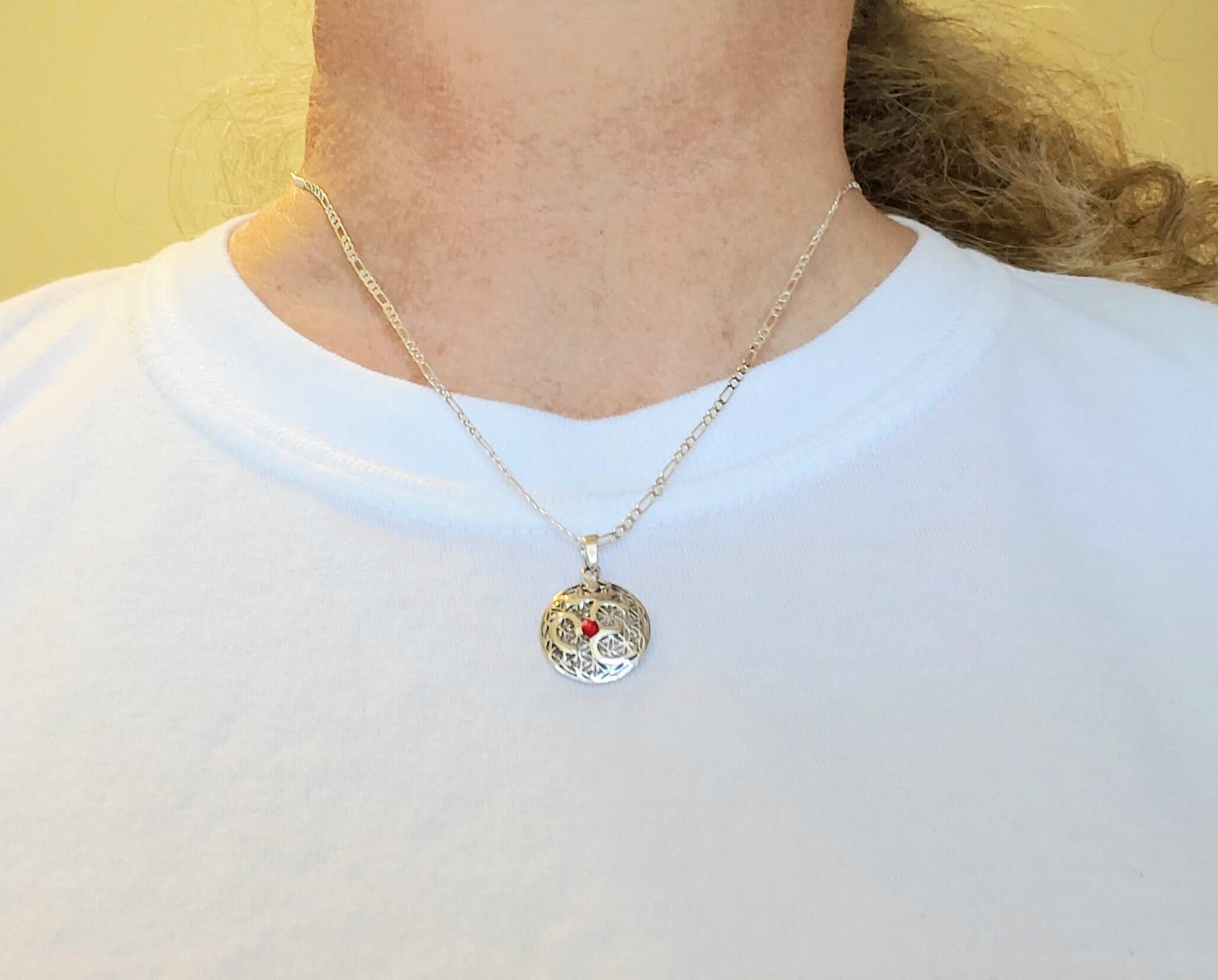 Sterling Silber OM Symbol Crystal Accented Pendant Necklace OM Crystal Pendant OM Symbol Style Schmuck Scarlet Red Swarovski Accented Etsy