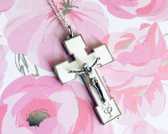 Large Silver Toned White Enamel Jesus Crucifix Medal Cross From Italy Necklace Pendant on 22 Inch Silver Plated Chain Catholic Gift