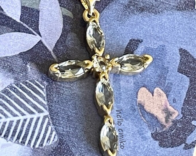 LUMINOUS CROSS PENDANT NECKLACE-GOLD