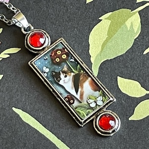 Cute! 3D Calico Cat Photo Silver Toned Necklace Pendant With 1 Red Jewels at Top and Bottom Cat Lover Gift on Silver Plated 18 Inch Chain