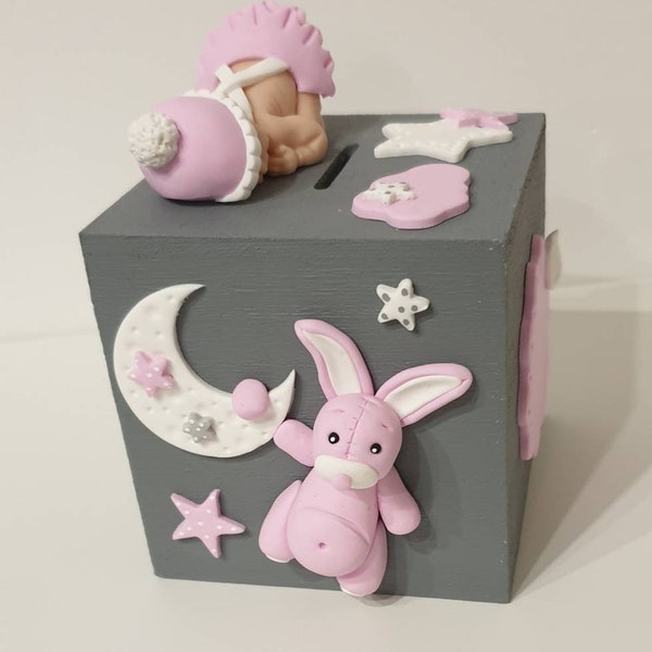 Tirelire + prénom bébé/ enfant / cadeau naissance / étoiles / nuage / lune / lapin rose / grise en Fimo