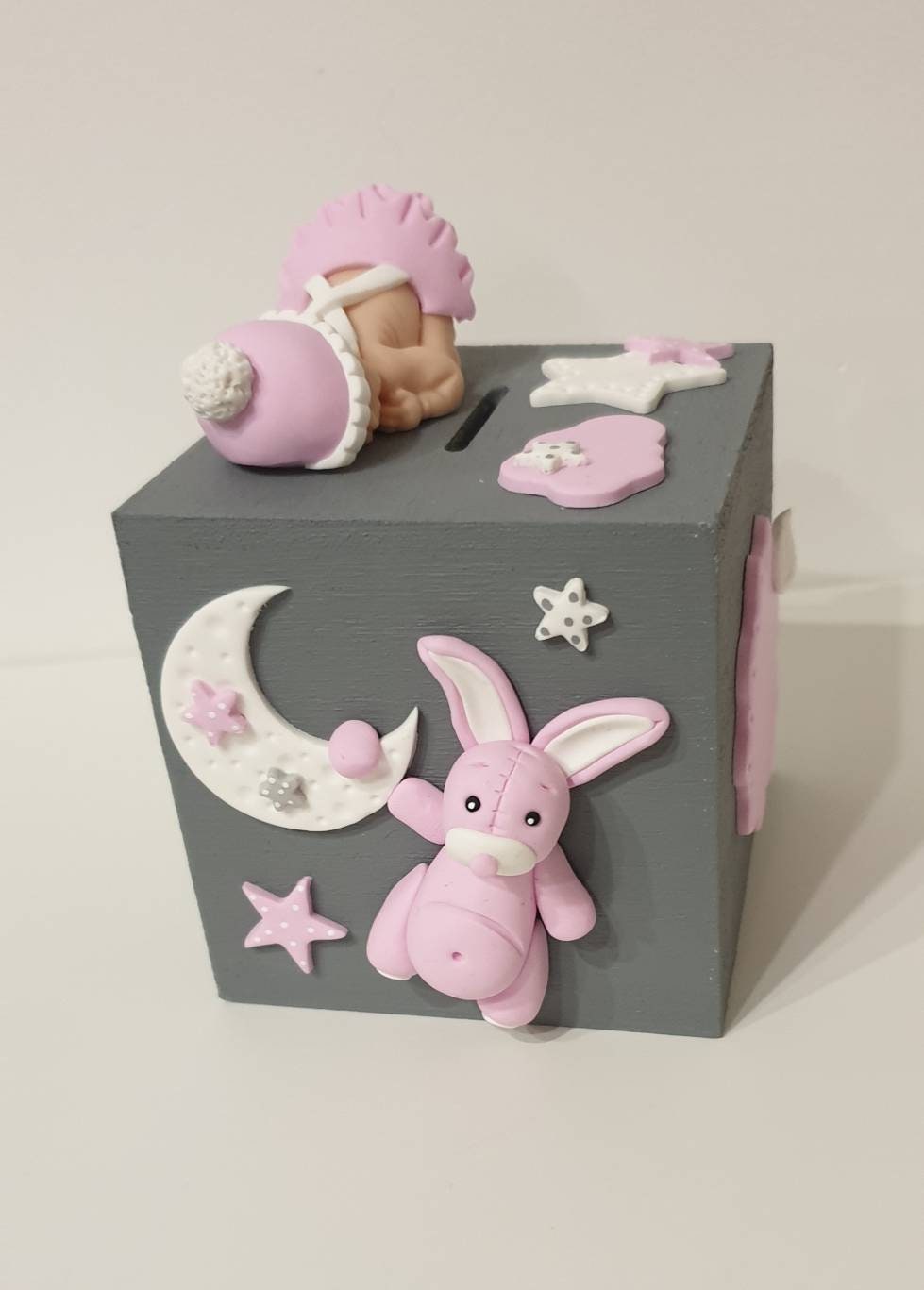 Tirelire + Prénom Bébé/ Enfant/Cadeau Naissance Étoiles Nuage Lune Lapin Rose Grise en Fimo