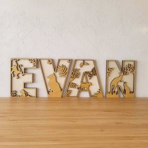 Lettres en bois 3D pour prénom. Thème et couleur au choix animaux jungle savane dinosaure licorne planete forêt chien etc ... image 1