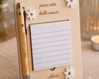 Cadeau Maîtresse ATSEM Nounou Fin d'Année Scolaire Support Bureau Bois Post-it & Crayon Personnalisé Gravure Laser Idée Originale enseignant