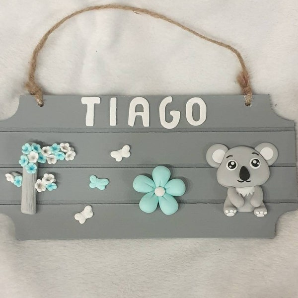 Plaque de porte KOALA grise + prénom / cadeau naissance / bébé / enfant / idée cadeau personnalisé / tirelire assortie