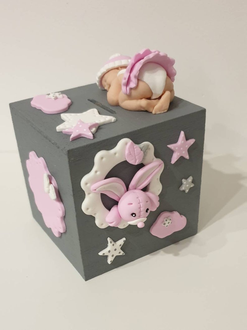 Tirelire prénom bébé/ enfant / cadeau naissance / étoiles / nuage / lune / lapin rose / grise en Fimo image 3