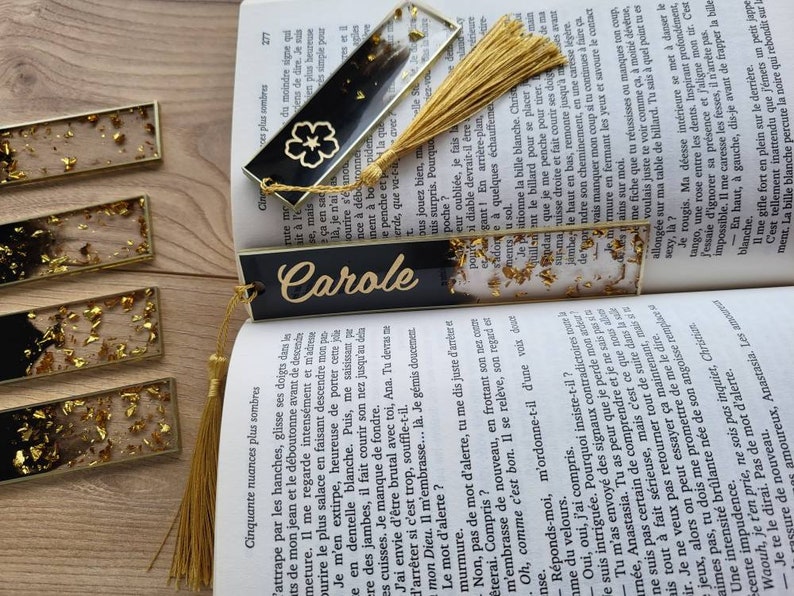 Personalized bookmark with first name or word / black and gold image 1