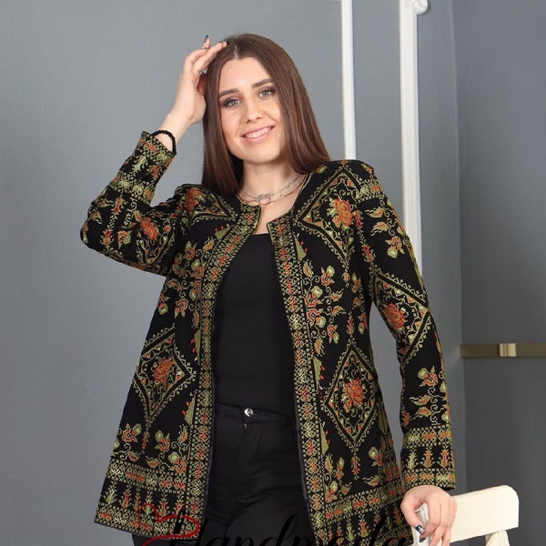 Safaa-bestickter Blazer, traditionelle Tatreez-Jacke, Henna-Volkskleid, traditionelle palästinensische Stickerei, جاكيت مطرز, Kreuzstichbluse