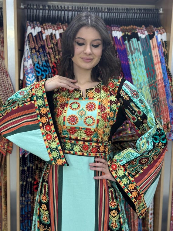 Traditional Palestinian Costume 民族衣装 本 Traditional Palestinian Costume 民族衣装 本 - メルカリ