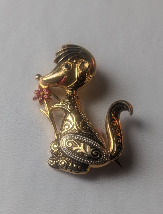 Vintage, adorable Skunk brooch/pin DAMASCENE GOLD 