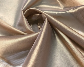 Organza matalique poly viscose 45 po. de large. Belle organza matalique dorée Idéal pour les vêtements et la décoration intérieure. Vendu par mètre.