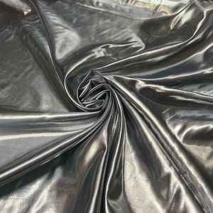 Tyg: Metallic Silver Grey Lame 150 cm bred, säljs per meter