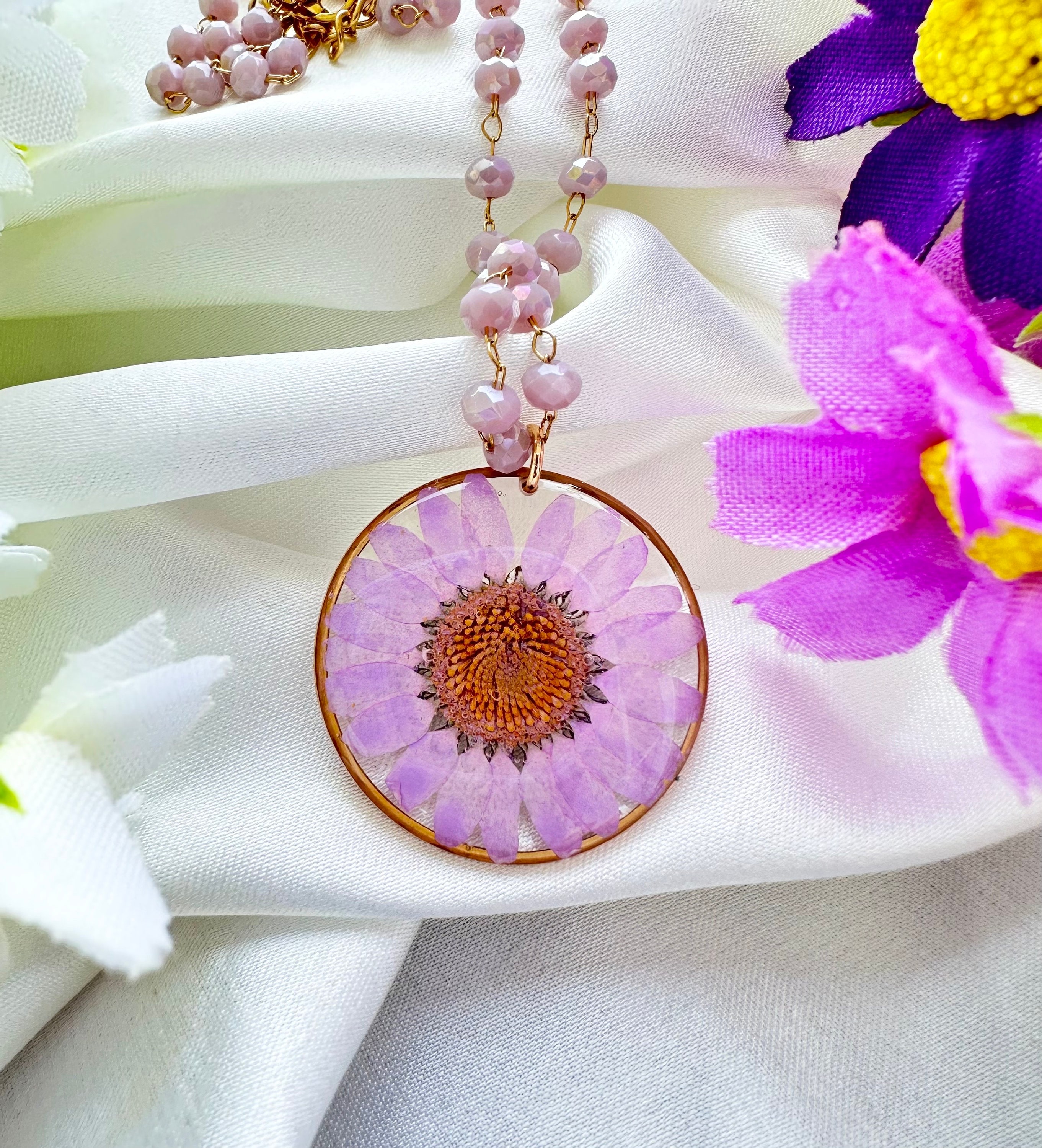 Real Pressed Daisy Necklace: Resin Crystal Flower Jewelry
