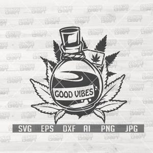 Può includere: Grafica in bianco e nero di una bottiglia di pozione con la scritta "GOOD VIBES". La bottiglia è circondata da foglie di cannabis e un'etichetta con una foglia di cannabis. Sotto sono riportate le abbreviazioni dei tipi di file: SVG, EPS, DXF, AI, PNG, JPG.