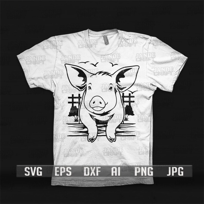 以下が含まれることがあります： 白いTシャツ。大きな耳を持つ豚の白黒イラストが、柵の前に立っています。デザインには木と鳥が含まれています。下部には、ファイル形式のオプションが表示されています：SVG、EPS、DXF、AI、PNG、JPG。