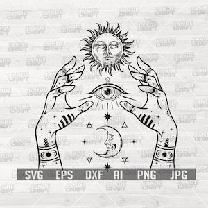 以下が含まれることがあります： 太陽、月、目のシンボルを持つ2つの手を描いた白黒の線画イラスト。手は様々なシンボルとデザインで飾られています。太陽と月は顔でスタイリッシュに描かれています。目はオメガのシンボルのある円に囲まれています。