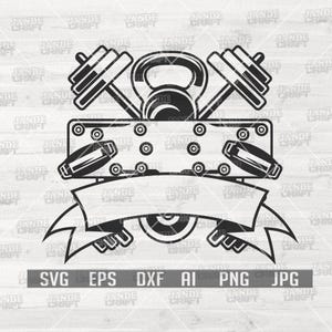 Può includere: Grafica in bianco e nero di attrezzature per il fitness tra cui manubri, un kettlebell e un disco pesi. Sotto l'attrezzatura c'è uno striscione. L'immagine include anche il testo "SVG EPS DXF AI PNG JPG".