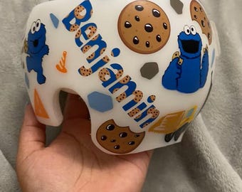 Cookie Monster Delight: Baby Helmet Decoration - Sweeten up safety with Cookie Monster&#39;s charm on doc bands and star helmets for little ones