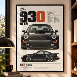 Peut inclure: Une affiche encadrée présentant une voiture de sport Porsche 930 noire de 1975. Le design inclut une vue de face et de profil du véhicule, le texte 930 1975, et des spécifications techniques comme un moteur de 3 299 cc, 260 ch et 1 300 kg.
