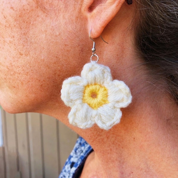 Retro Flower Earring Pattern - Puff Stitch Flower Pattern