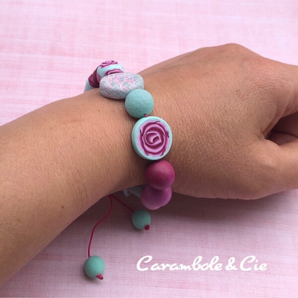 Bracelet (type shamballa) de couleur rose pastel et vert menthe, perles entièrement modelées à la main en pâte polymère (modèle unique).