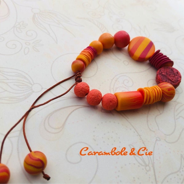 Bracelet de perles (shamballa) dans les tons orangés, perles entièrement modelées à la main en pâte polymère modèle unique.