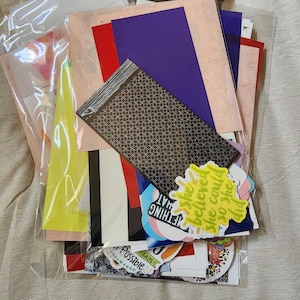 Paquete de 25 hojas de papel para diarios basura: kit de efímeras misteriosas para scrapbooking, diarios artísticos y manualidades.
