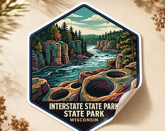 Adesivo de viagem brilhante do Parque Estadual Interestadual MN WI com desenho de cratera glacial para laptop e bagagem.
