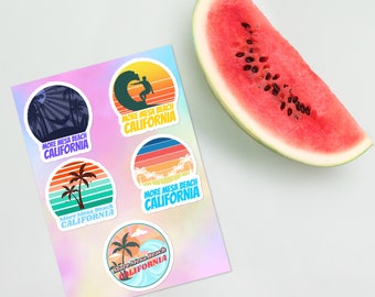 Więcej naklejek na wakacje na tropikalnej plaży Mesa Beach w Kalifornii dla surferów