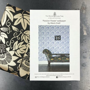 Mustertapete - Botanisch Schwarz und Gold Passion Flower Metallic Dark floral Tapete made in uk