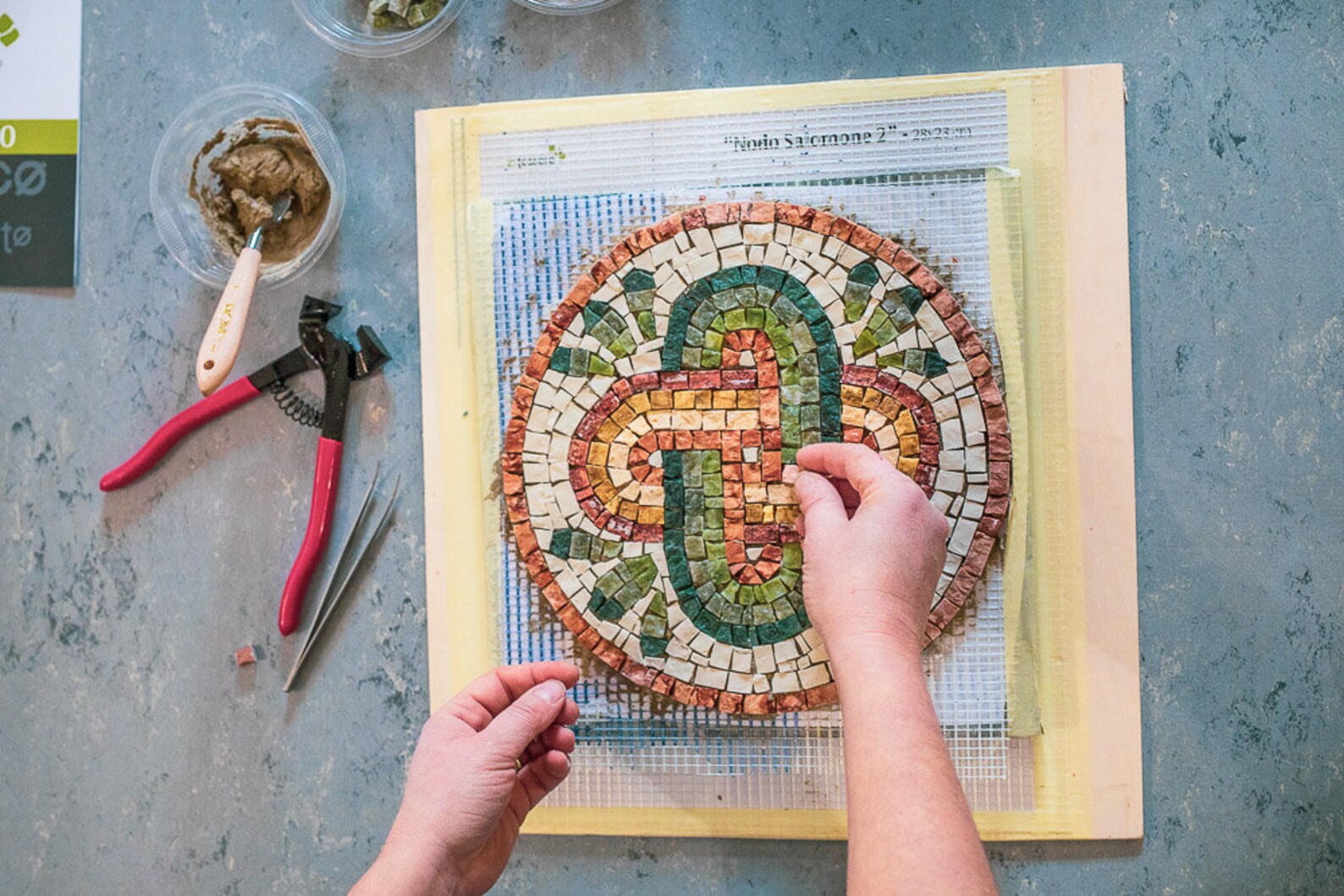 Mini Mosaïque – 1000 Tesselles De 5x5x3 Mm – Argile Cuite, Émaillées – Couleur Aguacate – Créativité Dès 10 Ans