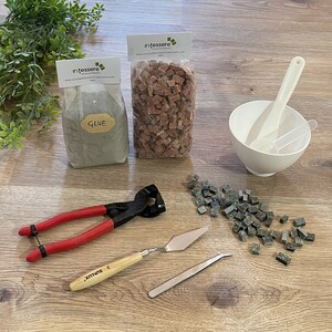 KIT MOSAICO + tutorial, set completo attrezzi e tessere in marmo, fatto a mano in Italia, mosaico arte, kit professionale, kit artigianale. immagine 4