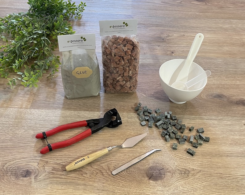 KIT MOSAICO + tutorial, set completo attrezzi e tessere in marmo, fatto a mano in Italia, mosaico arte, kit professionale, kit artigianale. immagine 4