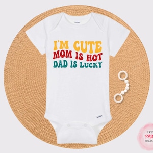 Soy lindo, mamá es sexy, papá tiene suerte / divertido bebé svg / citas de bebé, divertido bebé svg, refranes de bebé, diseño de sublimación png, archivos de corte Cricut