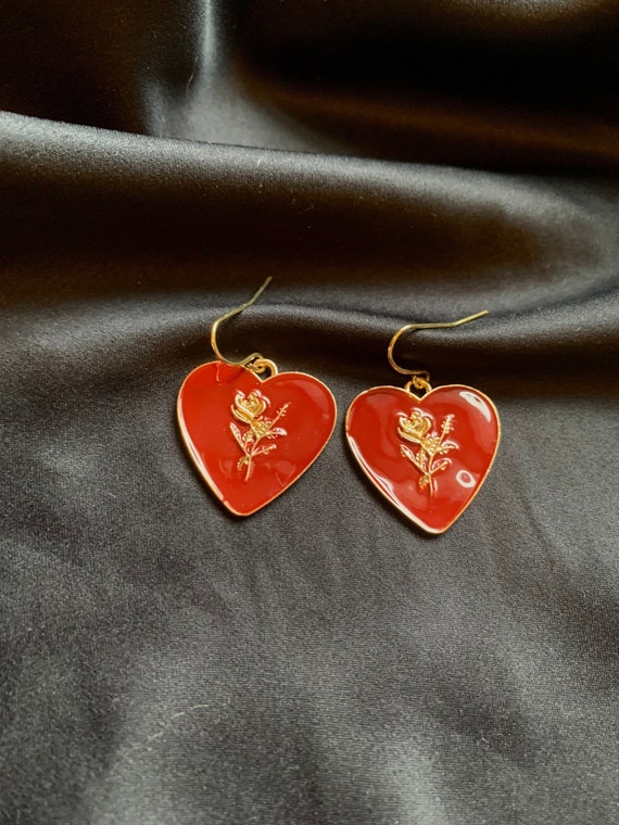 Boucles D'oreilles Cœur En Plaqué Or émaillé Rouge Avec Zircon - Clous - Neuves Avec étiquettes