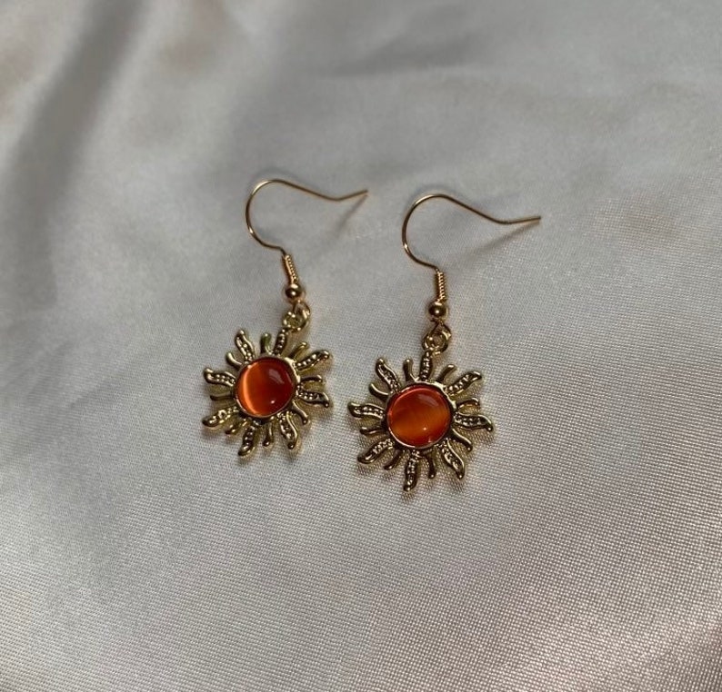 Cool gold orange feature sun earrings with orange centre on 18k gold plated hooks zdjęcie 3