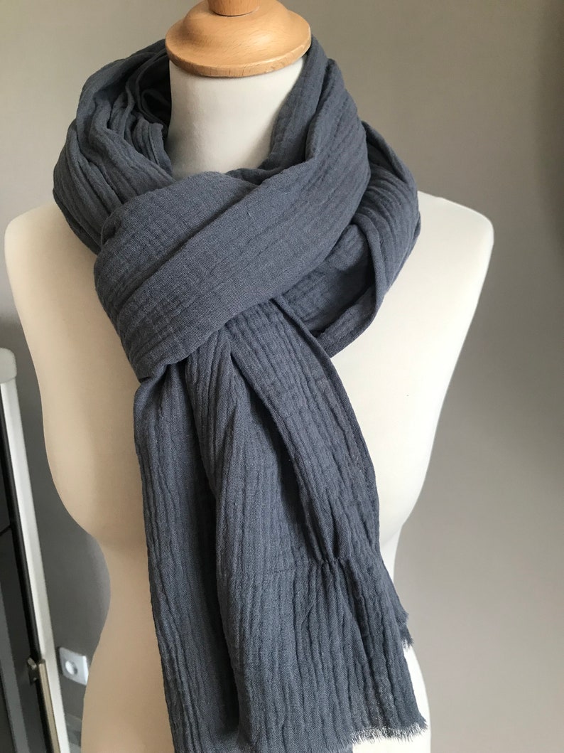 foulard chèche étole ou snood en double gaze de coton gris foncé