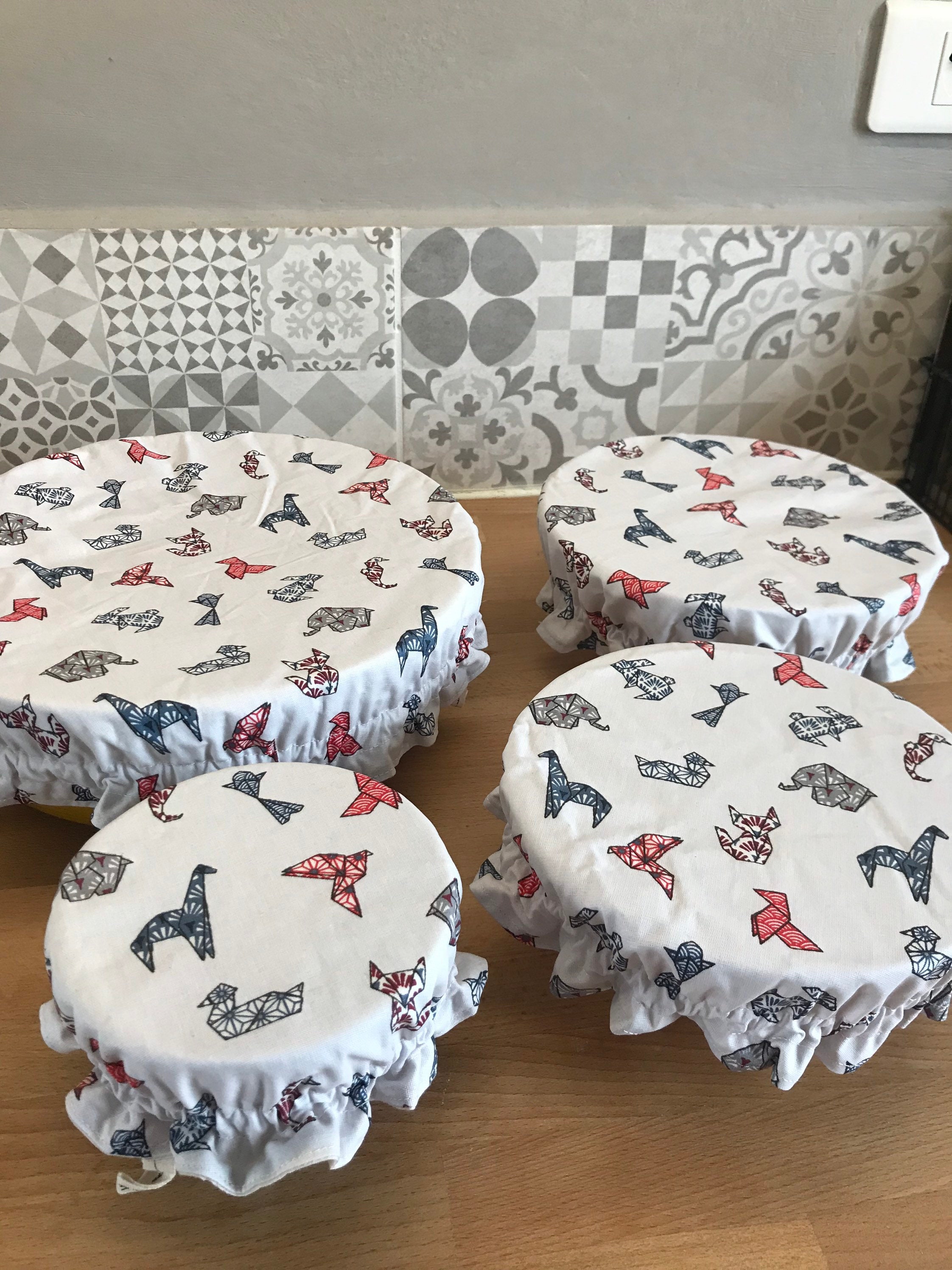 Charlotte Couvre Plat et Saladier en Tissu Enduit Doublé de Coton